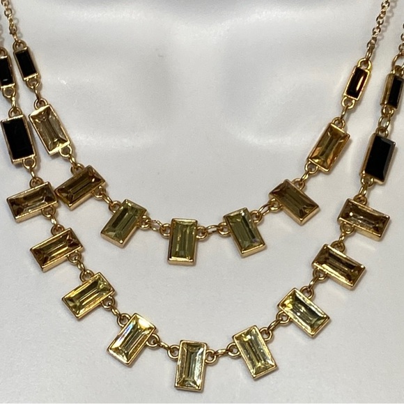 Unbranded- Elegant Gold and Black Necklace - Picture 2 of 4